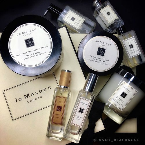 🖤 #HelloJML 🖤
Using this brand for so long and it’s finally come closer to where I live. Hope to see their #holiday2018 collection very soon 😬
#jomalone
#jomalonelondon
#jomalonelondonid 
#jomaloneindonesia 
#jomalonejakarta #jomalonesg #jomalonemy #jomalonemalaysia #pomegranatenoir #lifestyle #beauty #beautygram #beautylover #beautyaddict #clozette #clozetteid #blackandwhite #fragrance #fragranceaddict