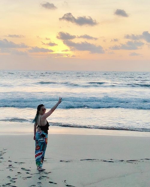 👋 Bye 👋 
I see you next year 😉
💕
💕
💕
#bali #beach #waves #poolside #alilaseminyak #balibeach #balibound #baliindonesia #beautifulindonesia #holiday #holiday2018 #clozette #clozetteid #scenery #ohsyo #happy #precious #moment #thankful #grateful #idontplaniplay