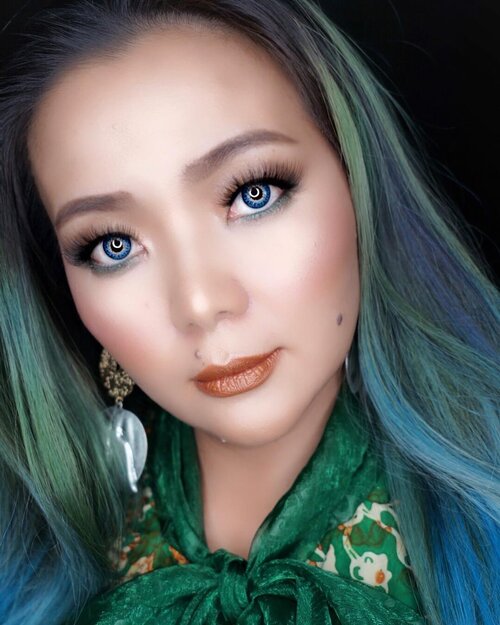 My last photoshoot with #greenhair #bluehair this 2018 💚💙💚💙
I use 
@itcosmetics eyebrow natural 
@marcbeauty gel liner for bottom eyeliner 
@ran_cosmetic_indonesia loose powder ivory 
@hourglasscosmetics #highlighter 
@lm_laduree petal blush 
@tomfordbeauty #lipstick #lipsandboys Henry
@narsissist contouring stick 
@threecosmeticsmy setting powder matte 
@pulpriothair •
💚
•
💚
•
#makeup #makeuppost #makeuptalk #makeupdetails #photoshoot #jade #mysticaljade #green #bow #beautygram #photography #fotd #potd #greenseries #beautifulindonesia #indonesianfashion #mylook #mylookbook #lookbook #lookbooklookbook #clozette #clozetteid