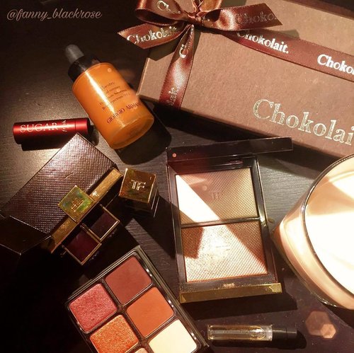 Starting from #Makeuplove especially lovely #TomfordMakeup 😊 We are making friends and spreading the love around #instagrambeauty 
Thank you @chibaby2106 for the treat @chokolaitfans ❤✨
#Makeup #chocolate #coffee ✨❤
Love it ... .
.
.
#viseart #tomford #freshbeauty #moonlight #clozetteid #armanibeauty #giorgioarmani #chokolait #tomfordnoir #makeuppost #makeuptalk #makeupflatlay #bblogger #beautylover #igbeauty #igmakeup #igbeautyblogger #luxurybeauty