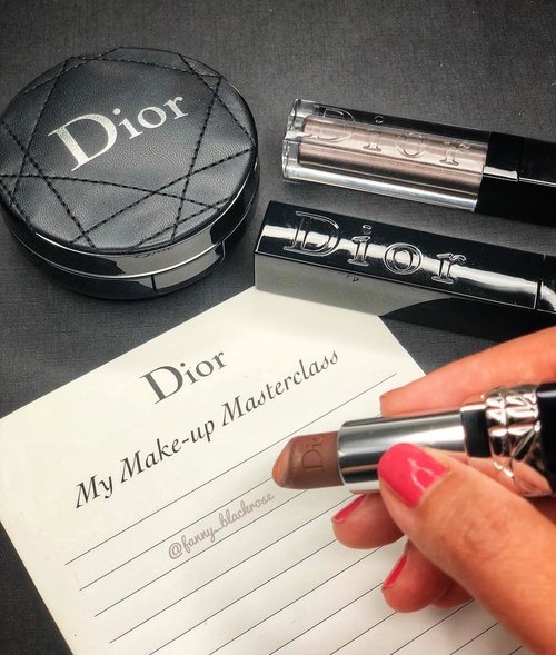 Do you wait things to happen, or do you make them happen yourself? 
I believe in writing your own story with your own way 😘💋
.
.
.
#workingmom #empoweringwomen #dior #diorbeauty #diormasterclass #makeupartist #makeupartistlife #makeupartist #makeuplife #makeupjunkie #makeuplover #makeupcollector #diorvalley #luxurybeauty #iphonexphotography #beautyblogger #clozette #clozetteid