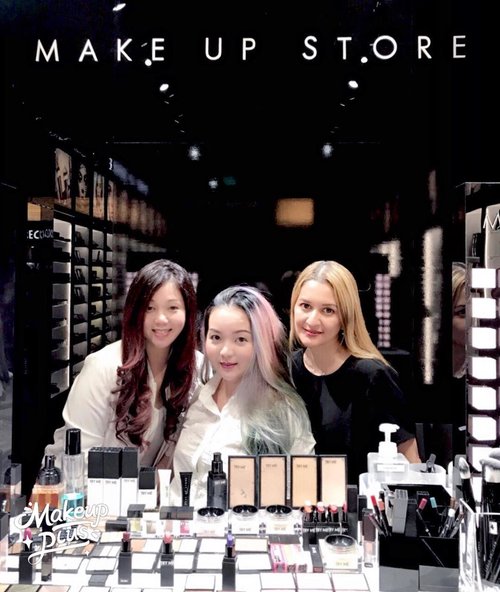 Happy #Sunday everyone ... finally out today! 😜 
#throwback a #goodtime with my #Beautiful ladies @makeupstoresingapore 🤗💖✨ can't wait for another #ladiesdayout 😘💖✨
#makeupstore #makeuppost #makeuptalk 
#makeupdolls
#myromana #loveforskincare 
#makeupstoresingapore 
#clozette 
#clozetteid 
#precious
#moment
#weekend
#weekender 
#wakeupandmakeup 
#ilovemakeup 
#instabeauty 
#beautygram