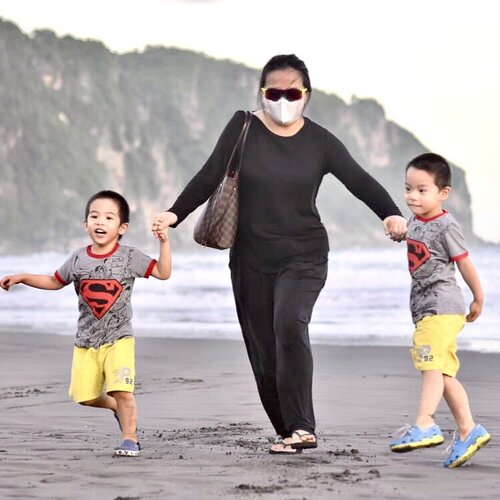 🥰🥰🥰 
Let’s run my crewcils 
🥰🥰🥰
Run when you can 
Walk if you have to 
Crawl if you must 
Just Never Give 🆙 
☀️ ⛅️ 🌞 
•
•
•
#hope #run #blessed #grateful #thankful #happyisdecision #family #familyphotography #familypotrait #beachlife #beachvibes #beachday #happycrewcils #happyisdecision #workingmom #workingmomlife #workingmomlifestyle #louisvuitton #livingmybestlife #livingmylifetothefullest #clozette #clozetteid #idontplaniplay  #idontplanipray