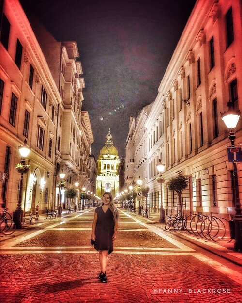 You walk through life easier with #SMILE #😄 #LAUGH •
•
•
•
•
#onefinesky #onefinenight #throwback #budapest #throwbackweekend #throwbacksummer #summer2019 #hungary #kerulet #weekend #weekendvibes #ladiesnightout #street #travel #travelgram #travellog #travellogue #travelholic #louisvuitton #livingmybestlife #dancerforlife #womaninblack #black #lbd #clozette #clozetteid #clozetteambassador