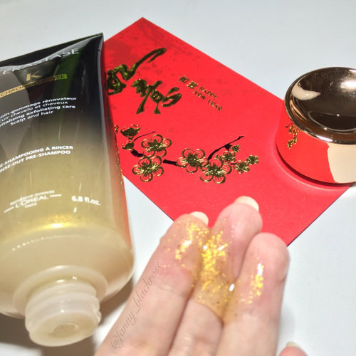 Seems my clozette acc disconnected again from my ig. Dunno what's wrong, never change the setting since I am so lazy to open my laptop. 
Here's my new addition of #hairritual #chronologiste from #kerastase #kerastaseId
The #gold #goldflakes perfect for this #cny #ChineseNewYear 
Gong Xi Fa Chai for you who celebrate it and 
Happy holiday for everyone. 