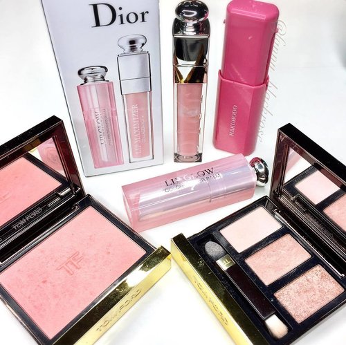 #pink #pinkish #pinky that I keep coming back to reach and feel I need a backups of backups 💖🌸🌺 #dior #diorbackstage #essential #tomford #tfbeauty #tfmakeup #makeup #makeuppost #makeupmafia #luxurymakeup #clozette #clozetteid #hakuhodo #makeupbrush #inthepink #franticpink #blush #lipglow #lipmaximizer