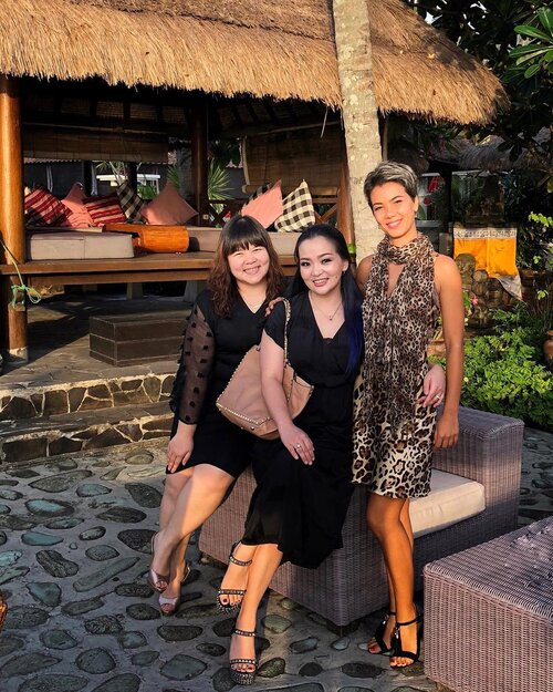 Well spent Saturday with these beautiful ladies 💖🌴✨ supporting NTB Dance Championship 2019 @purimasresortlombok 💃 🕺•••#dance #dancesport #dancesportindonesia #dancer #dancing #dancedance #purimas #purimaslombok #ladies #beautiful #judge #poolside #beachwaves #beachbabes #clozette #clozetteid #beautygram #beautyinfluencer #workingmom #honeymoonisland #honeymoondestination #lombok #lombokisland #beautifulindonesia