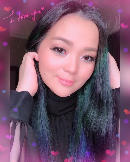 💖 New Year Eve Edition 💖
With my lovely #tomfordbeauty #fentybeauty #marcbeauty #inglotcosmetics #hourglasscosmetics #louboutinlipstick #threecosmeticsmy 😊😊😊
#makeup #makeuppost #makeupdetails #2019 #bluehair #greenhair #luxurybeauty 
#sirenclothingind #beautyinfluencer #beautygram #beautyblogger #beautyful #makeuplover #makeupaddict #makeupartist #clozette #clozetteid #pink