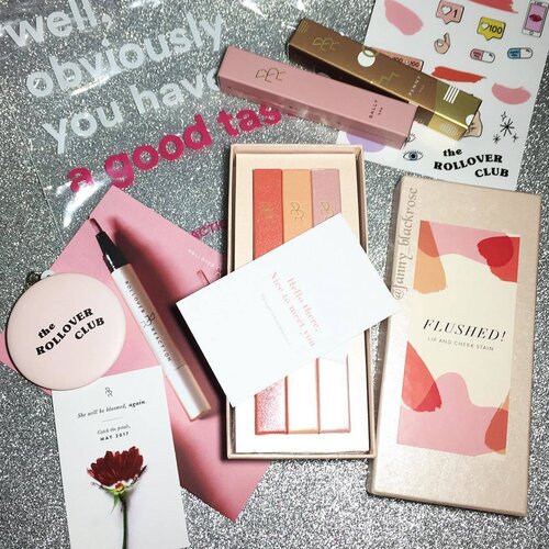 There's no such too much #lipstick 😁😁😁 Happy Sunday 😁😁😁
#rollover #makeup #makeuppost #makeuptalk #makeuplook #makeuplover #indonesia #madeinindonesia #clozette #clozetteid #bblogger #makeupflatlay #limitededition #bundle #flush #flushed #beautylover #beautyaddict #beautyvlogger #beautyblogger #beautyenthusiast