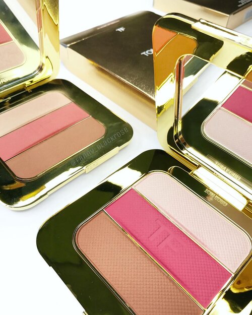 You know... it's coming ... #TomfordTuesday 💖🌴💖🌴💖🌴✨
Here's the comparison of #limitededition #TomfordBeauty 
#afternooner
#afterglow
#TomfordSoleil
#highlighter 
#blush 
#bronzer 
#palette
I can't resist to collect more, u know it 😊💖😊💖✨
#wakeupandmakeup 
#luxurybeauty 
#tomfordmakeup
#ilovemakeup 
#idontpopmollyirocktomford 
#white 
#gold 
#makeuppost 
#makeupflatlay
#makeupmadness
#makeupporn
#beautygram 
#beauty 
#beautyblogger 
#clozette 
#clozetteid