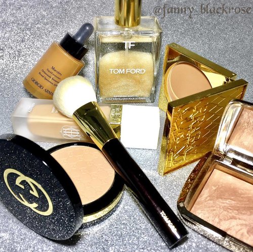 Glad that I don't have to work outside at this crazy weather 🌝🌞🌝🌞☀️ so hotttt ... I stand outside for a while and I feel melted already 💦
💧rainy day 💧 please come sooner ... 💦

#summer #sunshine #bronzer #foundation #sisley #sisleya #sisleyparis #gucci #guccibeauty #tomford #tomfordmakeupbrush #makeupbrush #clozette #clozetteid #hourglasscosmetics #prabalgurung #maccosmetics #luxurybeauty #armanibeauty #makeppost #makeup #beautyblog #makeuplookbook #makeuptalk #igbeauty #instadaily #beautyblogger #mua #beautylover #makeupobsessed