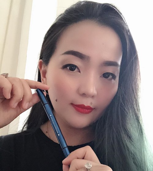 I’ve been enjoying some of @minisoindo beauty products that you ... yes you ... curious to know. 🙂 
One new HG I found is •DOUBLE END THICK & THIN LIQUID EYELINER• 💙 Ig doesn’t cost arm and leg 💙Blue metallic Colour , easy to find 💙 Stay where it should stay for hours ... (mind my crazy hours of having fun 😉) 💙 give you options with 2 different thickness of pen applicator 💙 Easy to remove •
Can’t ask for more 👌 for someone always #onthego
•
Disclaimer 
I buy the product with my own money. Not sponsored.
•
#honestreview #beautyblogger #beautylover #beautyaddict #beautyjunkie #wakeupandmakeup #bblog #beautydiary #makeuplover #makeupaddict #makeup #makeupidea #weekend #weekender #photographyiphone #blue #clozette #clozetteid