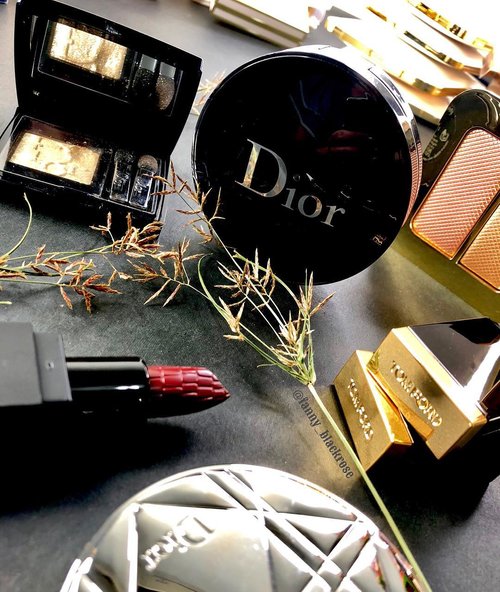 Busy Weekend be like 💖✨
#Dior #Gold #Makeupstore #Makeupstoresingapore #diorbeauty #diormakeup #tomford #tomfordaddict #tomfordlover #tomford #highlighter #privateeyes #lipstick #clozette #clozetteid #makeup #makeuppost #saturday #weekend #weekender #beautyblogger #beautyblog #beautyvlogger #diorindonesia #diorforever