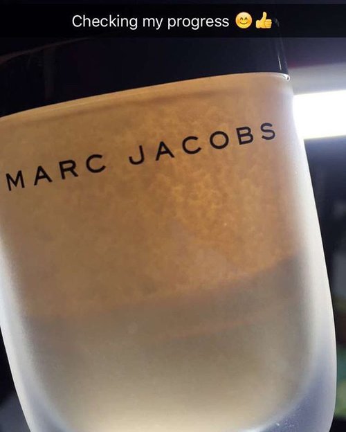 I do use all of my #makeup on rotation. I try to use it up before its expired 😊✨ I #love to collect and use it 😊✨ Today I pair this #MarcJacobs #foundation with estee double wear as my concealer. ❤️Do you have any project foundation to finish? ❤️Do you u mix your foundation with other product? Please share ur fave ❤️
#Makeup #MakeupTalk #MakeupChat #Snapchat #ilovemakeup #Clozette #ClozetteID #Motd #MakeupJunkie