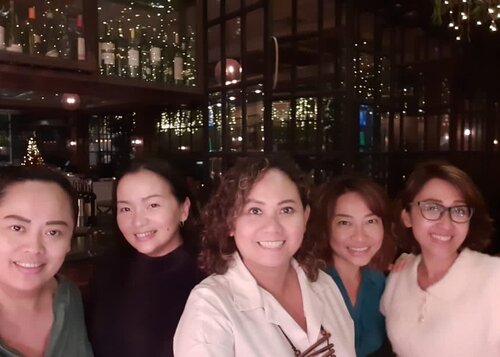 ❤️Surrounding myself with ppl who can bring more laughter on my life ❤️•••Throwback our early #christmas2020 with @skygraphersub @maherna2775 @yuliawahyuni2020 @lindisinatra Missing @dian.apriliana.dewi who was on duty out of town And @thearamli •••#ladiesnight #throwback #ladies #happyisdecision #grateful #blessed #gratefulheart #thankful #metime #idontplaniplay #idontplanipray #domicile #clozette #clozetteid