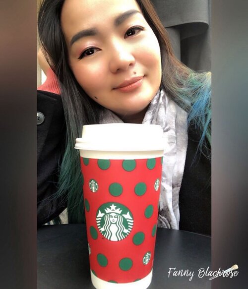 • P A U S E • 🎄• I need a break •🎄• I want my coffee •🎄#coffee #starbucks #breaktime #metime #selfie #coffeetime #selfietime #clozette #clozetteid #clozetteambassador #thankful #grateful #winterstyle #outdoor #winter #blessed #shanghai #starbucksreserveroastery #lady #woman #workingmomlifestyle #idontplaniplay