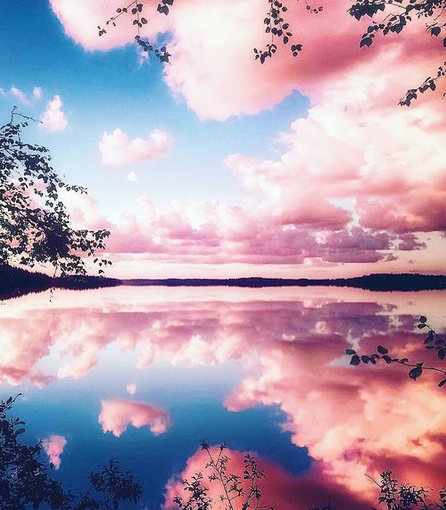 Somewhere under the Sky 🌌 💕.⚓️.💕.⚓️.#sky #sunset #pink #pinkbeautifultrauma #pinksunset #nature #naturebeauty #grateful #thankful #painting #paintthesky #clozette #clozetteid #makeupartistlife #portlife #beachlife #beachside #bay #port #baylife #traveller #dreamer