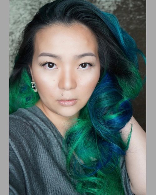 Back in my room and having some #selfie -ssss ... to upload 💚💙💚💙 with my #new #haircolor 
#manicpanicnyc #blue #green #enchantedgreen #enchantedforest #greenenvy #rockabillyblue #veganhairdyed #mermaidhair #forest #cooltone #selca #clozette #clozetteid #hairpost #dyedhair #SundayFunday #weekend #weekendvibes #weekender #beautygram #beautyblogger #beautyvlogger #beautylover #asian