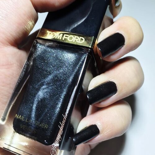 #01 #BlackOut from #TF #TomFord #Nailpost #Nailaddict #luxurious #luxury #beauty #BeautyPost #ClozetteAmbassador #clozetteid #Clozette #Black #Gold #sparkle #sparkly #glitter