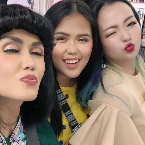 Never stop #havingfun 💕
Make-up makes me happy 💕
Said #makeupaddict #makeuplover #makeupjunkie 💕
Thank you for coming 💕
💕
@sephoraidn @tunjungan_plaza 
#sephora #sephoraindonesia #sephoraidn #host #beautyevwnt #beautylover #beautyaddict #beautycommunity #wakeupandmakeup #ilovemakeup #makeupartist #makeup #makeuptalk #makeuplover #clozette #clozetteid