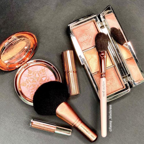 My #RoseGold theme today 💖💞
Not in holiday , still working today as many others do too. 💖💞
Sending lots of love for all #workingmom over there 😘💖✨
We could when we working on it 💪 
#empoweringwoman #clozette #clozetteid #healthylifestyle #familypriority #makeup #makeuppost #luxurybeauty #makeuptalk #beautyblogger #bblog #beautyvlogger #beautylover #wakeupandmakeup #grateful #gratefulheartismagnetofmiracles #maccosmetics #snowball #hourglasscosmetics #ambientlight #waynegoss #charlottetilbury #jouercosmetics