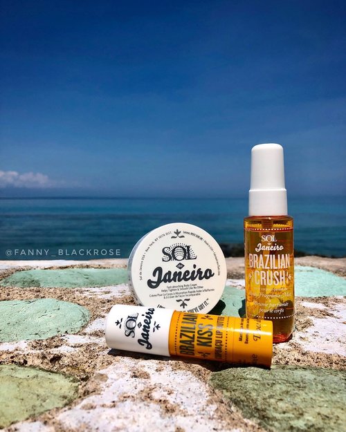 Finally I am able to try this range from @soldejaneiro 😊🌴✨
Been 3 days in row using this line and I love it. Taking me so long to jump into it, because there’s no way I could smell it first. After so many good reviews and so many peoples keep raving about it. I give in 😜 and there’s no regret. Heavy vanilla scents, warm, lovely ... reminds me a good day of warm sunny day ✨ 🌞 🌴🌊💙
#lipbalm
#bodymist 
#moisturizer 
#bodylotion
#skincare 
#soljaneiro 
#sephora #sephorahaul #tropical #lombok #purimas #beautygram #beautylover #beautyaddict #beach #beachside #beautifulindonesia #purimaslombok 
#beautyinfluencer #beautyblogger #skincaretalk #clozette #clozetteid