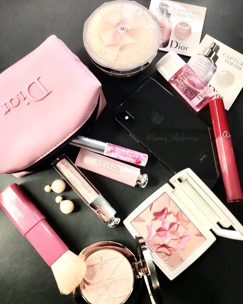 Some #pink #essentials for today 💖💫 #dior #diormakeup #diorbeauty #diorvalley #jillstuart #armanibeauty #armanimaestro #diorpouch #hakuhodo #makeupbrush #diorsnow #dup #beautygram #makeup #makeuptalk #makeuppost #clozette #clozetteid #wakeupandmakeup #luxurybeauty #iphonex #diorbackstage #makeuppouch