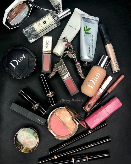 What’s on my #makeuppouch last short trip 😊💕✨
Enjoying using @diormakeup #dior base foundation #diorbackstage 
@narsissist Concealer 
@tartecosmetics My fave lash curler 
@jomalonelondon cologne #pomegranatenoir 
@fentybeauty #killawattfoils #killawatthighlighter 
@innisfreeofficial hand cream 
@threecosmetics airlift wand and spf 40+++
@ctilburymakeup and @Becca blush on and highlighter 
#glowgetter
@bobbibrown Eyeshadow 
And some lipsticks from @patmcgrathreal and @yslbeauty 
My #makeupbrush from @hakuhodo.fude .
.
.
#makeuptalk #makeuppost #makeup #clozette #clozetteid #makeuplover #beautyblog #beautypost #wakeupandmakeup #luxurybeauty