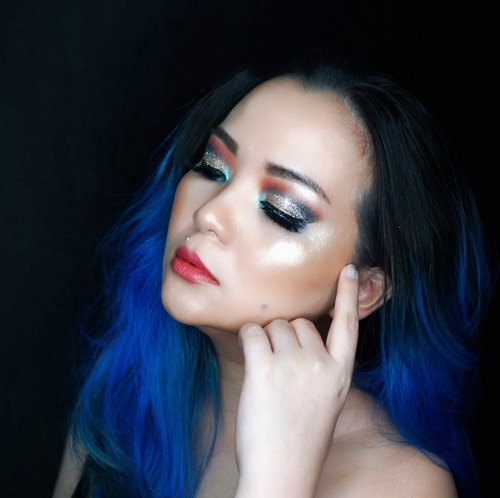 Solitude is addictive. Once you experience joe peaceful it is, you don’t want to deal with people ~ unknown 💙
#makeup #makeuppost #clozette #beautyblogger #makeupartist #clozetteid #beautyvlogger #makeupaddict #quote #quotes #qotd #motd #quotesaboutlife #deepthoughts #colours #colourmecolourful #manicpanic #wakeupandmakeup #eclatpressedglitter