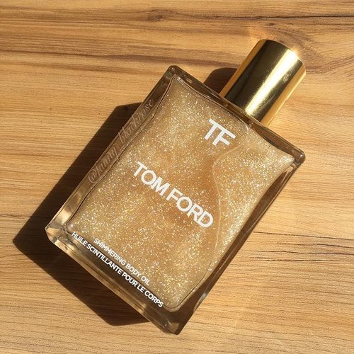 Wake up whenever I want to ... I call that #holiday 💛✨ and nothing await for me... Just want to play with natural #sunshine #lighting with my fave #TF #TomFord #TFbeauty #LE #Limitededition #summer #tropical #shimmer #bodyoil 
#makeup #MakeupPost #MakeupRoom #MakeupTalk #ilovemakeup #Clozette #clozetteID #ClozetteAmbassador