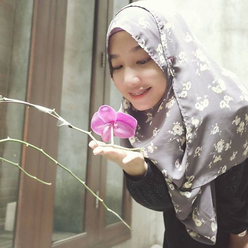Good morning for pretty orchid.#clozetteid #orchid #hijab #hotd #flower
