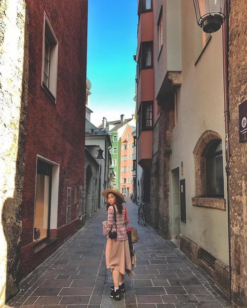 Let's explore the city of Innsbruck, Austria🇦🇹 #followmeto. Austria is so beautiful, i wish i can visit here again and explore the cities in Austria since I only got 3 hours to explore just now. #austria #innsbruck #cathytravelogue #cathyineu #lykeambassador #clozetteid #travel #fashion #blog #blogger #ootd #ootdindo #lookbook#lookbookindonesia