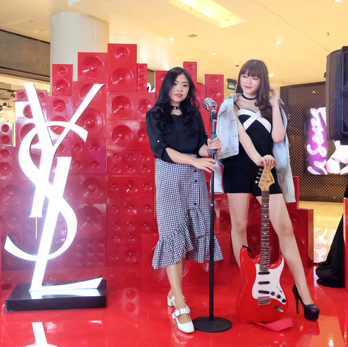 Once in a while, it's fun to step up from our comfort zone and styling differently. So here's my kind of #ootd with my twinny @ronaprmt dress up as a lady rockstar for yesterday @yslbeauty Vernis a Lerves relaunch event 🎸✨💄 I had so much at the YSL Beauty Pop Up Store, engraved my lipstick, and also finally catching up with my loveliest rockstar gang! 💋 #yslbeauty #yslbeautyid #mylipsvibes #cacatengkerxyslbeauty
.
.
.
.
.
.
.
.
#selfportrait #ulzzang #clozetteid #beautyblogger #fashionpeople #beautyenthusiast #makeupjunkie #bestoftheday #beautyinfluencer #l4l #photooftheday #beauty #makeup #fashion #vscocam #styleinspiration #coordinate #asiangirl #instastyle #beautyjunkie #얼짱 #일상 #데일리룩 #셀스타그램 #셀카
