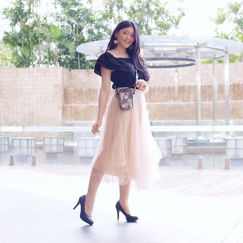 Adding @symbol.store transparent mini sling bag to complete my yesterday’s OOTD 👜✨ Loving it a lil bit too much because it’s so practical, simply stylish, and surprisingly fit a lot of stuff! They have many variants of bag, so don’t forget to check their whole collections~
📸 : @nadineenadya 🤗
.
.
.
#ANTARAXSymbolStore
#ABNONUTARA2019
#BerawalDiUtara
#12JalurDestinasiWisataPesisir