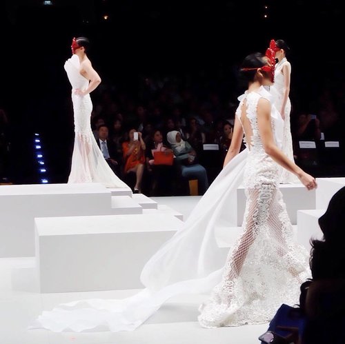 Closer look from the beautiful Haute Couture collection "Annunciation" by @jovianmandagie on previous #ifw2017 ❤️✨ -
Anyway, i'm currently learning & working with several videos for my youtube channel, including a glimpse of Indonesia Fashion Week 2017. If you have a youtube channel, pls let me know! Would love to subcribe & know each other 😉 Mine is : Cherryblossom1511