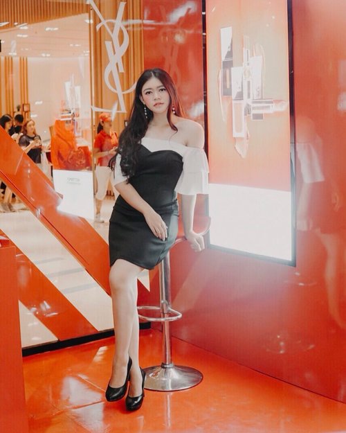The waiting. The meantime. The in-between. It all serves a purpose. Trust your process, even the delay and detours. To shine your brightest light is to be who you truly are 🌹 | Taken by @budiartiannisa from the previous @yslbeauty Pop Up Store ✨
.
.
.
.
.
#outfitoftheday #ootd #inspiration #yslbeautyid #womenfashion #fashionistas #elegant #instastyle #beautyenthusiast #clozetteid #photooftheday #beauty #makeup #fashiongram #beautycontentcreator #beautycommunity #beautyinfluencer #asianblogger #stylediaries #얼짱 #인스타패션 #패션스타그램 #오오티디