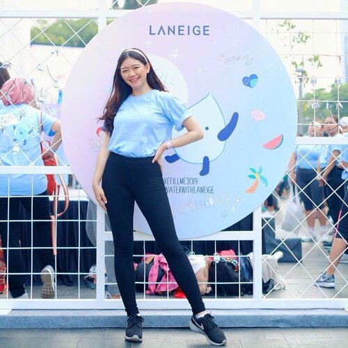 Productive Sunday morning with LANEIGE 💖💦 Seneng banget bisa ikut serta di campaign #RefillMe2019 yang ternyata adalah CSR @laneigeid untuk bantu mengatasi isu kekeringan di daerah yang belum terjangkau air bersih di Indonesia. Sebagai brand skincare yang produknya mostly waterbased, LANEIGE sadar kalo air itu penting, ngga cuma untuk kecantikan kulit kita, tapi juga untuk lingkungan dan kebutuhan sehari-hari 🤗
_
Nah di tahun ke 4 program ini, @laneigedid akan membuat sumur air produktif di Desa Gunungsari, Taksimalaya dan kita bisa ikut bantu berdonasi lho~ Caranya dengan beli LANEIGE Refill Pack yang ada slide ke 2 (150.000 worth total value 750.000 untuk Water Bank Moisture Essence, Laneige Parfume Bath & Shower Gel, Voucher, Refill Me T-shirt, Totebag, and Bottle Water + cutest sticker) yang keseluruhan hasil penjualannya akan disalurkan melalui organisasi Aksi Cepat Tanggap ✨
_
Selain donasi, di Refill Me - Car Free Day event ini kita juga seru-seruan bareng dengan zumba session, menulis harapan tentang air bersih di Padlock, dan skin check! Ada juga free refill water station untuk make sure kita tetep hydrate seharian 💖 Yuk bagi kebahagiaan untuk temen-temen kita dapat akses air bersih di daerahnya! Dan jangan lupa bijak dalam penggunaan air. Let’s purchase for a good cause 🙋🏻‍♀️ #RefillMe2019 #BetterWaterWithLANEIGE #ClozetteID
.
.
.
.
.
#spreadpositivity #positivevibes #spreadlove #beautyenthusiast #beauty #skincare #beautybloggerindonesia #photooftheday #laneigeid #makeup #fashiongram #beautycontentcreator #beautycommunity #beautyinfluencer #asianblogger #stylediaries #얼짱 #인스타패션 #패션스타그램 #오오티디