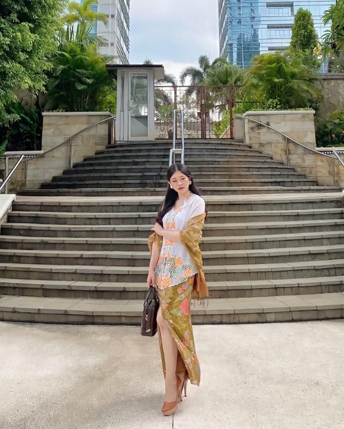Slowly but sure, as long as you don’t stop, you’ll see a progress. And maybe it will ended up better than what you expected. Everything will work hard in the right way, at the right time ✨🌻
.
.
.
.
.
#proudtowearbatik #batikootd #betawiculture  #beautyinfluencer #fashiongram #ulzzang #beauty #makeup #skincare #discoverunder10k #beautyenthusiast #ootd #outfitkondangan #stylediaries #photooftheday #clozetteid #fashionpeople #얼짱 #일상 #데일리룩 #셀스타그램 #셀카 #인스타패션 #패션스타그램 #오오티디 #패션