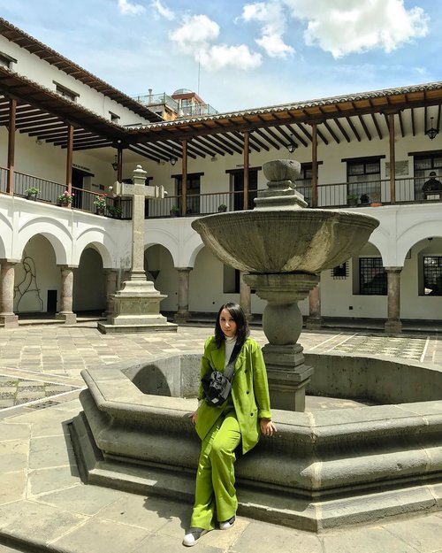 Strolling around the good old town in style.#oldtownquito #clozetteid #atsthelabel