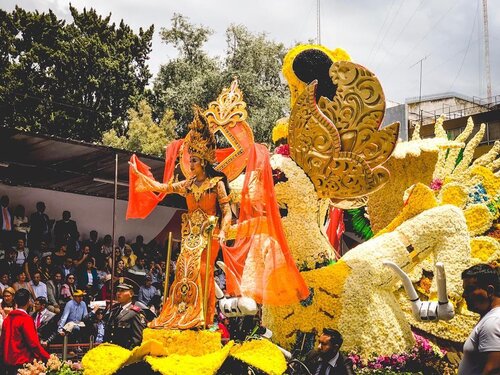 I want to share a little bit about my experience while i was in Ecuador when @kbriquito decided to participate in Ambato Annual Parade in order to promote our beloved country, Indonesia.There are many countries that participate in this event such as America, Spain, Mexico, Peru, Czech Republic, and many more. However, Indonesia got a lot of attention from the media and also the audience. I was truly amazed when the Indonesia parade drove by with such grace, festive attire, and beautiful melody. KBRI QUITO invite dancers from Boyolali and music performance by @balawanguitar who give the most beautiful representation of Indonesia. Everyone around me were surprise and also cheering while clapping their hands really loud! It was such a thrilling and proud moment for me as an Indonesian. Indonesia is truly one of a kind.Thank you mom @diennaryati and @kbriquito for showing and making this happen in Ecuador. All of the hard work is paid off by the recognition given by the people of Ambato,Ecuador. I am glad i can witness this magnificent event. Also this post is a little reminder for my fellow Indonesian be to more appreciative and proud of our country, if other countries can feel that way, why can’t we.Swipe right to see more pictures.Pictures by @indra613.#clozetteid #indonesia #kbriquito #ecuador #ambato