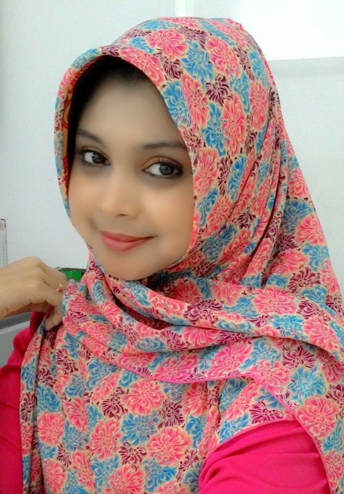 Cantik dengan Hijab segi 4 