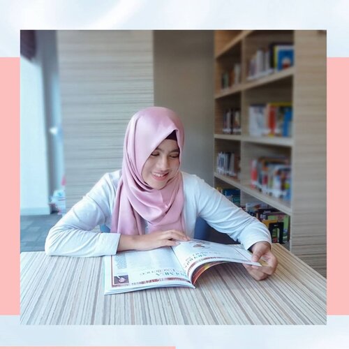 Membaca memberikanku banyak Inspirasi 📚Salah satu yang menjadi hobiku adalah dengan baca buku. Dengan baca buku, memberikan aku banyak pengetahuan baru yang sebelumnya belum aku miliki, menambah kosa kata dan diksi dari setiap kata, mendapatkan inspirasi dan membuat pikiranku menjadi open minded.Membaca selain menjadi hobi yang positif dalam mengisi waktu luang juga membuatku mengetahui persoalan ataupun kehidupan belahan dunia lain maupun masa lampau meski aku tidak melihatnya sendiri.Membaca buku melatih pikiran agar bisa memandang secara lebih luas dan terbuka karena menyerap informasi tidak dari satu perspektif saja. Melatih diriku untuk bisa melihat sebuah permasalahan dan perbedaan yang ada dengan berbagai sisi, sehingga aku tidak mudah menjustifikasi ataupun menyalahkan orang lain.Ini cerita singkat tentang Abel dan salah satunya hobiku yaitu membaca buku, kalau hobi kalian apa nih Sobat? Share dikolom komentar ya 🤗@indahnadapuspita #INPGiveaway#ClozetteID #Clozetteambassador #clozettestar