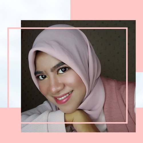 Weekend selfie 🤳Selamat menantikan hari Minggu besok 😊Malam minggu pada nonton apa nih?Ada yang nonton Drakor Start Up gak nih gaes?Kalian Tim Han Ji Pyeong atau Nam Do San nih?Komen dong di bawah👇Kasih alasannya juga ya 😁...#ClozetteID #Clozetteambassador #Clozettestar #Clozetteindonesia#beautybloggerindonesia #hijabinspired
