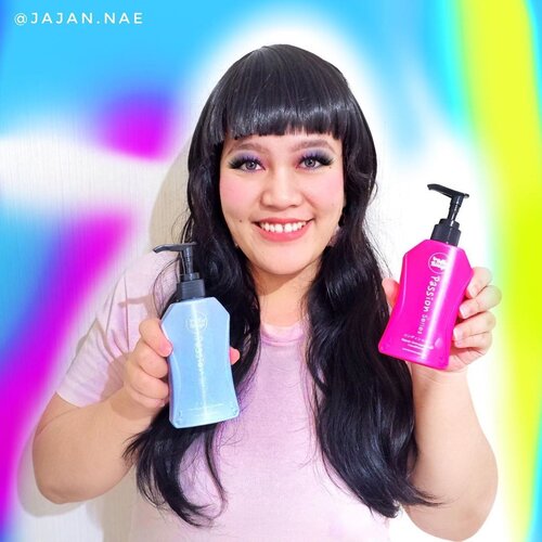 Yeay happy banget habis keramas pakai produk dari @laroserougeasia beb 😍 Kebetulan aku pakai 2 produk sekaligus, yaitu Shampoo (botol biru muda) dan Conditioner (botol pink magenta)..🌸 Shampoo Larose Nano Cleansing Scalp: membersihkan kulit kepala. Cocok untuk yang berminyak dab berketombe rambutnya. Selain itu tahan kesegarannya seharian. 😍Aromanya harum lembut karena merupakan perfume dari France!.🌸 Conditioner Larose Repair Damaged Hair: membuat rambut bercahaya, sehat, dan halus. Selain aromanya yang enak, produk ini tidak membuat rambut lepek 😁.Untuk hasil yg terbaik dapat menggunakan air yang temperatur biasa, tidak menggunakan air panas. Kalau mau tidur pastikan rambut kering dulu yah!..@perfectbeauty_id#laroserougeasia@ITSBEAUTYCOMMUNITY #ITSBEAUTYCOMMUNITY...#pkubeautyblogger #bloggerpekanbaru #dirumahsaja #tiktokmakeup  #tutorialmakeup #tampilcantik #ivgbeauty #viralvideo  #acneskin #tipskecantikan #clozetteid #cchannelbeautyid #simplemakeup #cutemakeup