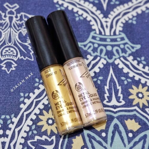 Kalo ke @thebodyshop bawaannya pengen liat-liat printilan makeup. Penasaran aja ada inovasi apa, secara dia kan kuat di skincare dan toiletteries-nya..😃
.
Akhirnya nemu ini, liquid eyeshadow imut warna metallic, wow my inner soul banget 😁 Sebelum dipakai jangan lupa dikocok dulu ya, swipe buat lihat swatch di tangan 💕
.
.
.
.
.
#pkubeautyblogger #beautybloggerpku #bloggerpekanbaru #makeupindonesia #makeuppku #makeuppekanbaru #makeupriau #makeupreview #clozetteid #bodyshop #liquideyeshadow