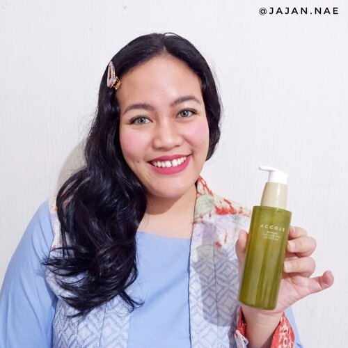 Halo cantik 🌸 senang banget pagi ini aku cuci muka pakai yang super fresh dari @accoje_official 😍 rasanya wajah lebih segar untuk bersiap makeup memulai aktivitas hari ini.Produk ini merupakan facial wash berbentuk gel, yang nantinya ketika digosok akan keluar busanya. Teksturnya kental dan warnanya bening. Aromanya seperti campuran herbal dan mint, menenangkan banget! .Facial wash ini juga ampuh banget loh buat membersihkan debu dan sisa makeup. Langsung aja cuss order di toko aku nih hihi, psstt ada diskonnya loh!.Klik link ini yah 💕#Reviving Dust Cleansing Gel To Foamhttps://hicharis.net/jajan-nae/I3V.#CHARIS #ACCOJE #ACCOODEREVIVINGDUSTCLEANSINGGELTOFOAM  #GELTOFOAM #COMETICS #CHARISSTORE #charisAPP @hicharis_official @charis_celeb...#bloggerpekanbaru #pkubeautyblogger #reviewskincare  #skinlovers #beautybloggerpekanbaru #skincarelovers #IDskincarecommunity #clozetteID #BloggerPerempuan #charisAPP #skincareroutine #facialwash