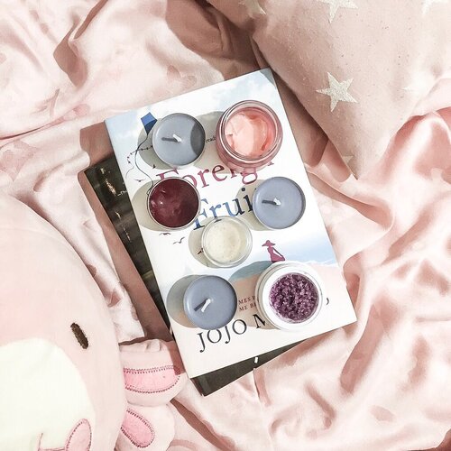 #TextureTuesday with my current lip care products👄 I’ve never found any lip product that taste and smell bad, haven’t you?
〰️
.
💋#laneige lip sleeping mask (berry)
won’t repurchase the fullsize ever again because god knows when I’d finish it up😅 .
.
💋#emina sugar rush lip scrub 
the sugar beads is too tiny makes it less effective for exfoliating, but gosh the vanilla scent is amazing😭
.
💋#blishful liptint and lip scrub (grape)
.
〰️
what’s your favorite lip care products?
.
.
.
.
.
#skincarecommunity #abcommunity #skincareaddict #skincarejunkie #abskincare #abbeatthealgorithm #rasianbeauty #asianskincare #skincareroutine #eminacosmetics #lipcare #clozetteid #skincare