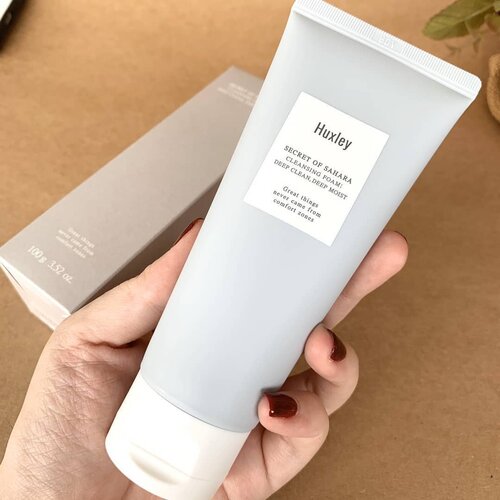 Happy Sunday!I love Huxley packaging ✨"Great things never came from comfort zones".............#bloggerindonesia #skincarecommunity #socobeautynetwork #clozetteid #kbeautyblog #igskincare #intothegloss #bloggerperempuan #beatthealgo #beautybloggerindonesia #weekendvives #discoverunder5k #cleanser #abbeatthealgorithm #stayhome #dirumahaja #indobeautysquad #skincareblogger