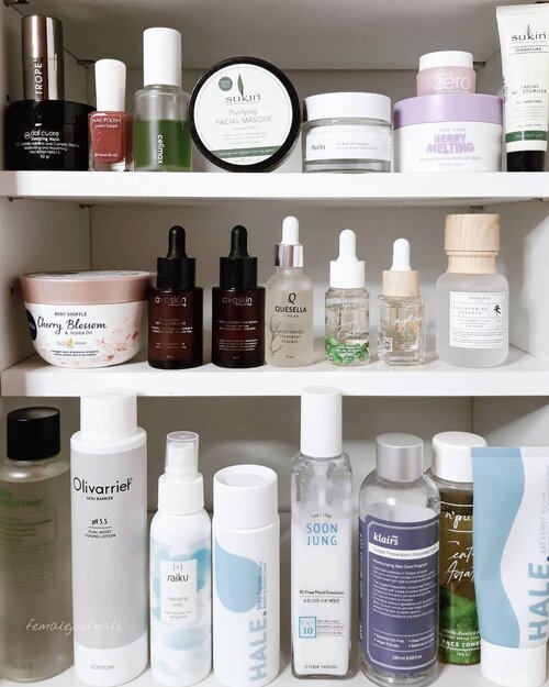 First shelfie of the year!

Ini foto lama habis rapihin lemari. Udah banyak produk yang habis juga. Last year favorite moisturiser is Soon Jung Emulsion! Emulsion ini ringan dan cocok buat meredakan kulit yang lagi iritasi. Essence NPure juga jadi favorit essence.
Hale toner kurang cocok karena bikin beruntusan dan memang kurang suka sama aromanya. Body souffle Nivea super melembabkan! Kalau yang punya permasalahan kulit kering bisa coba pakai ini.

Pernah coba produk-produk di atas nggak?
.
.
.
.
.
.
.
.
.
.
.
.
.
.
.
.
.
.
.
#minimalist #neutraltones #idskincarecommunity #shelfiesunday #skincareshelfie #skincarecommunity #sundayvibes #minimalist #bbloggers #abcommunity #selfcaresunday #skincareregimen #intothegloss #igskincare #essencelokal #npure #avoskinbeauty #thinkhale #januaryfaves #skincarelokal #fdlocalpower🇮🇩 #beautyjunkies #beautyobsessed #oilyskin #oilyskincare #clozetteid