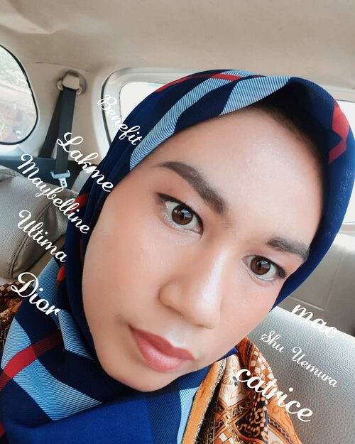 Sorry nih, makan tempat di feed 😁😉😍..Sekali2 edit foto gini, banyak siiih, tapi malas bener. Harus ingat2 apa aja brand make up-nya. Takut ketukar 😅 kan bahaya ya!!!💅💅💭💭Eye Brow : @benefitindonesiaEye Shadow : @lakmemakeup @catrice.cosmeticsEyeliner : #lakmeMascara : @maybellineFoundation: @shuuemuraConcealer : @revlonidPrimer : @makeoverid Powder : @maccosmeticsBlush : @ultimaii_idLips : @diormakeup......#clozette #clozetteid #makeup #skincare #beautytips #lookatme #makeuptransformation #beautybloggers #bloggerlife #hijab #makeupoftheday #makeuplooks #beautycare #beautybox #life #style #skincareroutine #facetime #fashion #beautyaddict #theroutine